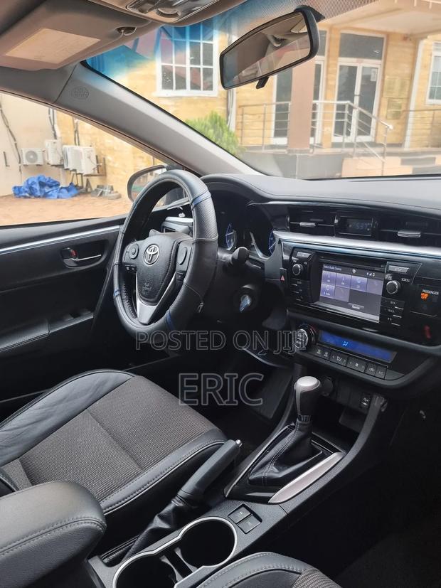 Toyota Corolla 2016 Black