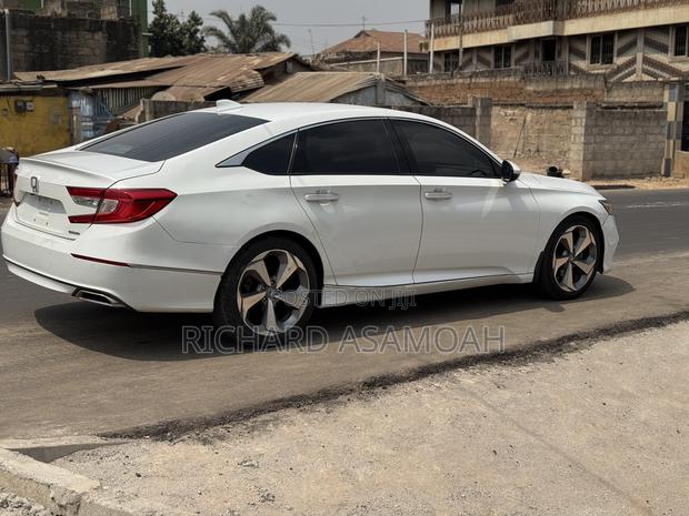 Honda Accord Touring 2018 White