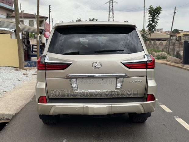 Lexus LX 570 AWD 2016 Gold