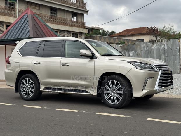 Lexus LX 570 AWD 2016 Gold
