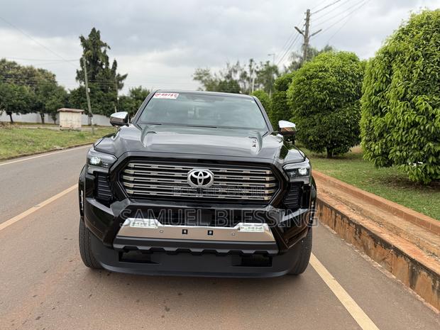 Toyota Tacoma 2025 Black