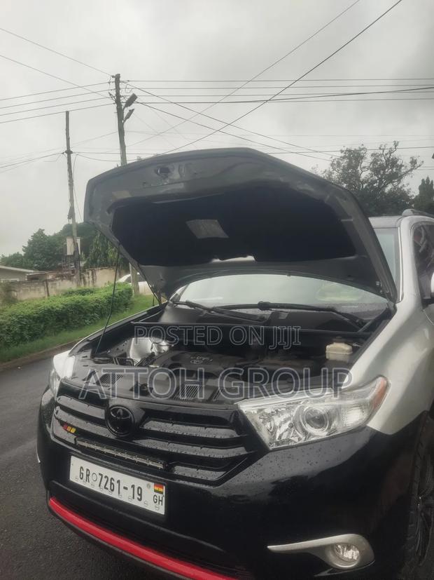 Toyota Highlander SE 2012 Silver