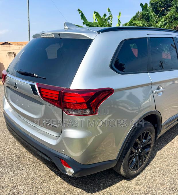 Mitsubishi Outlander 2019 Gray