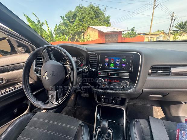 Mitsubishi Outlander 2019 Gray