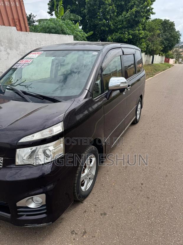 Toyota Voxy 2012 Burgundy