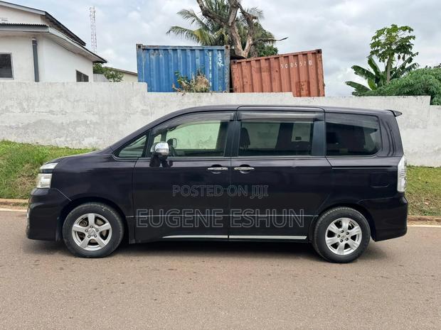 Toyota Voxy 2012 Burgundy