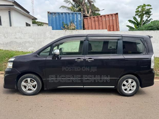 Toyota Voxy 2012 Burgundy