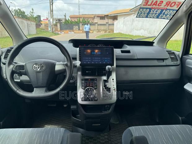 Toyota Voxy 2012 Burgundy