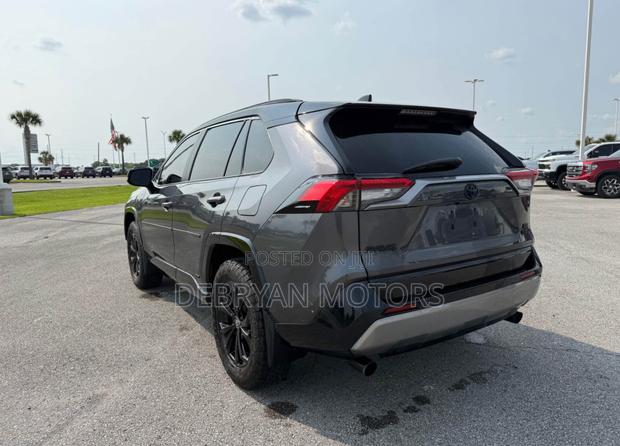 Toyota RAV4 Hybrid 2023 Gray