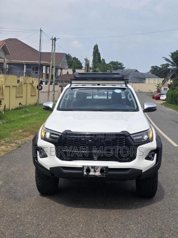 Toyota Hilux Revo Double Cab Petrol 2.7 AWD 2022 White