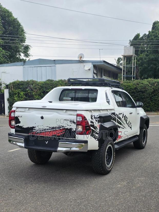 Toyota Hilux Revo Double Cab Petrol 2.7 AWD 2022 White