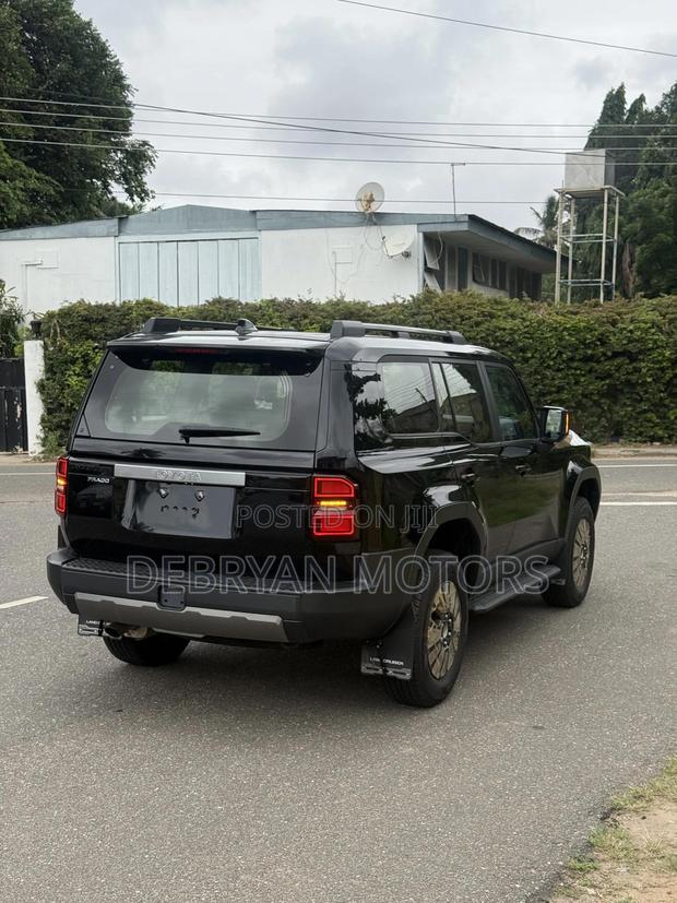 New Toyota Land Cruiser Prado 2.7 2024 Black