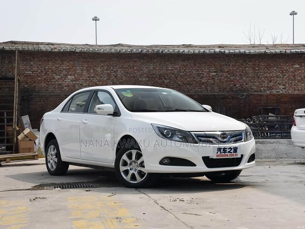 BYD E2 47 kWh 94 hp FWD 2019 White