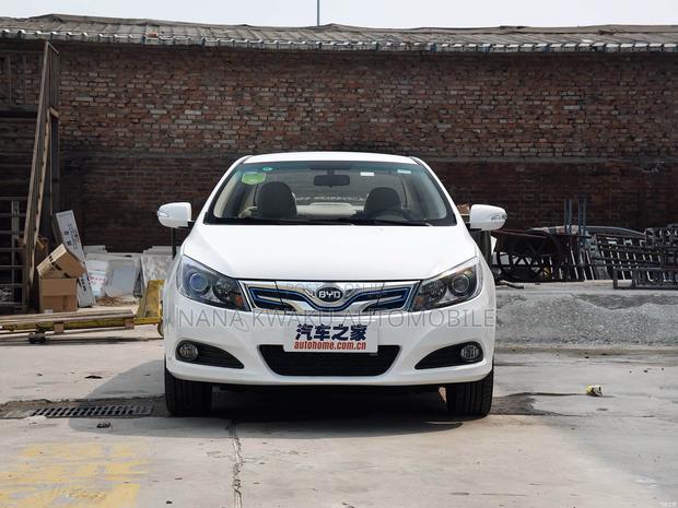 BYD E2 47 kWh 94 hp FWD 2019 White