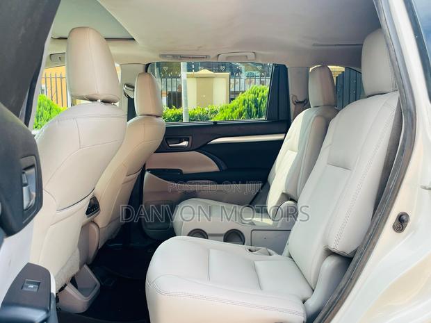 Toyota Highlander XLE V6 4x4 (3.5L 6cyl 6A) 2016 White