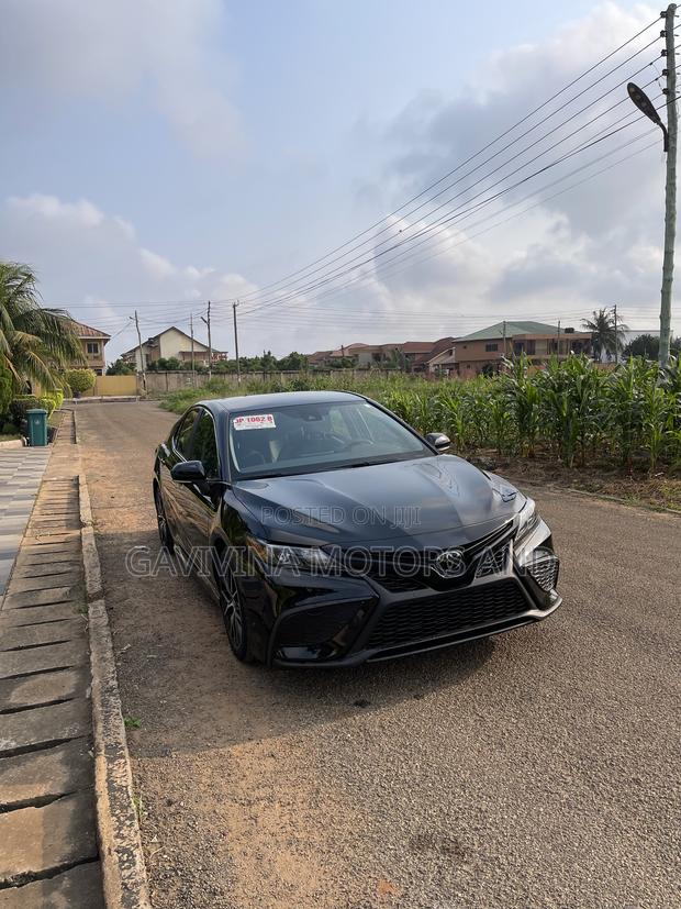 Toyota Camry SE 2022 Black