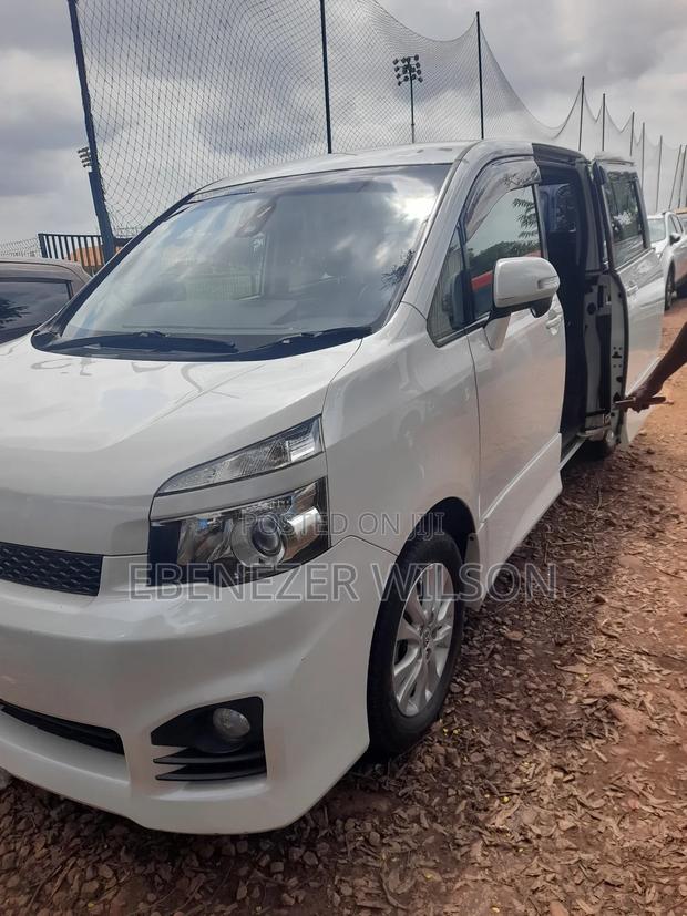 Toyota Voxy 2013 White
