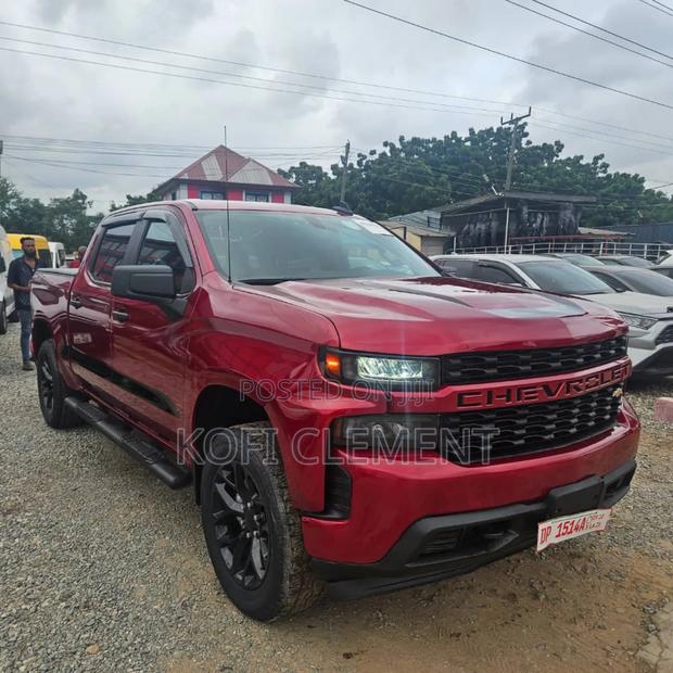Chevrolet Silverado 2022 Red