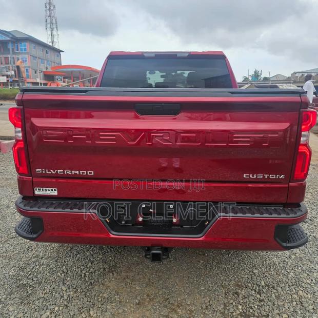 Chevrolet Silverado 2022 Red
