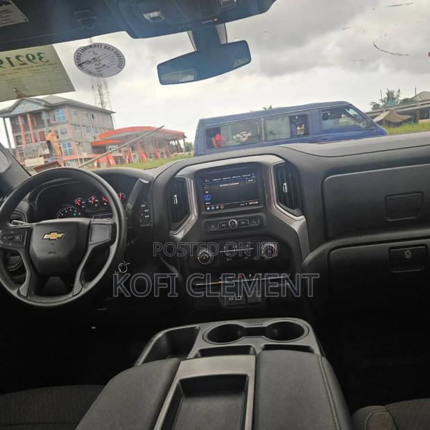 Chevrolet Silverado 2022 Red