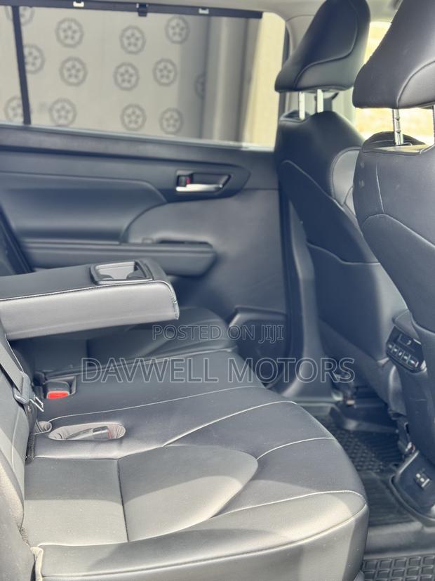 Toyota Highlander Limited 2022 Gray