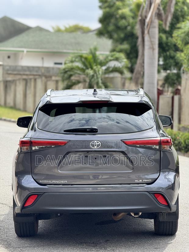 Toyota Highlander Limited 2022 Gray