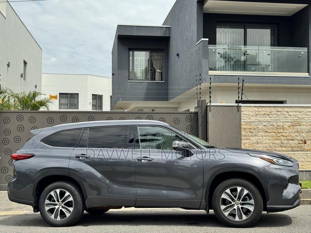 Toyota Highlander Limited 2022 Gray