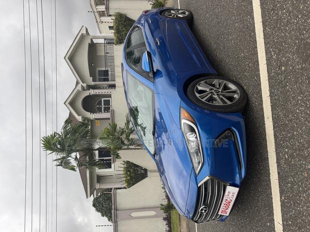 Hyundai Elantra Limited Sedan FWD (2.0L 4cyl 6A) 2017 Blue