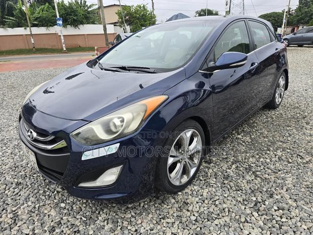 Hyundai Elantra SE Sedan FWD (2.0L 4cyl 6M) 2017 Blue