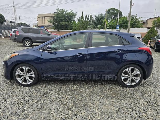 Hyundai Elantra SE Sedan FWD (2.0L 4cyl 6M) 2017 Blue