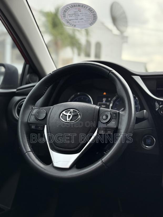 Toyota Corolla XSE 4dr Sedan (1.8L 4cyl CVT) 2017 Red