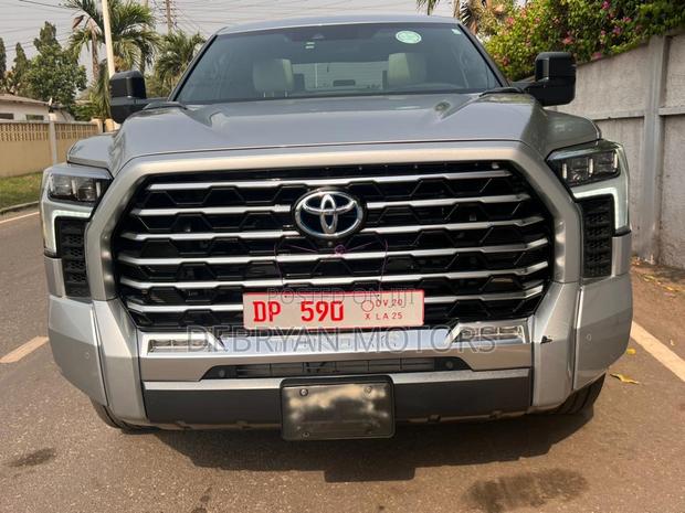 Toyota Tundra Hybrid 2022 Silver