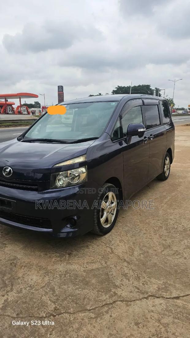 Toyota Voxy 2013 Black