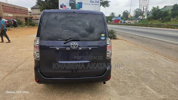 Toyota Voxy 2013 Black
