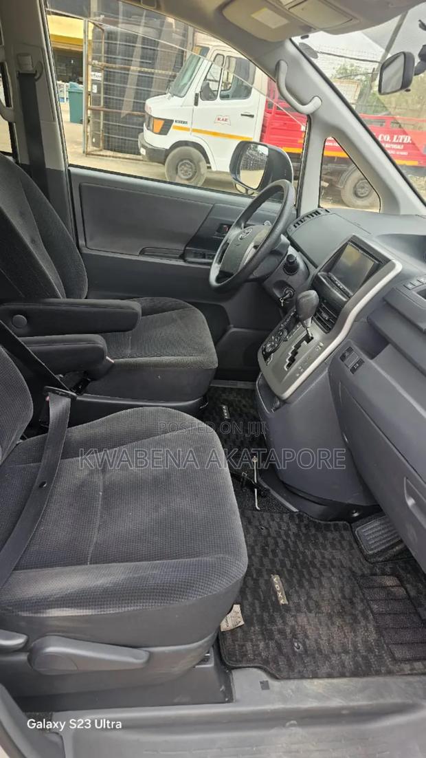 Toyota Voxy 2013 Black