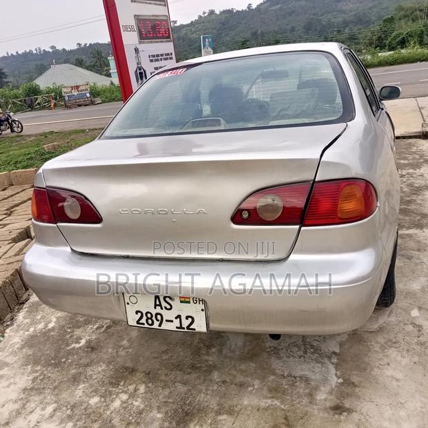 Toyota Corolla 1999 Silver