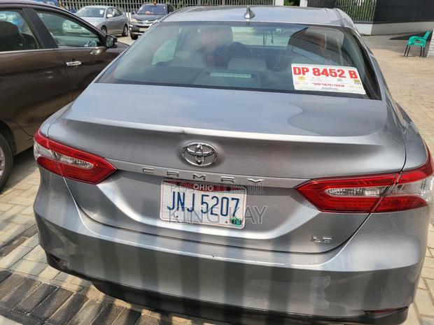 Toyota Camry LE (2.5L 4cyl 8A) 2019 Gray