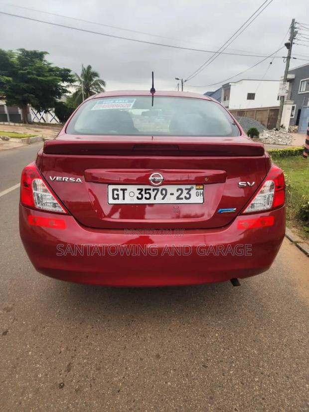 Nissan Versa 1.6 SV 2016 Red