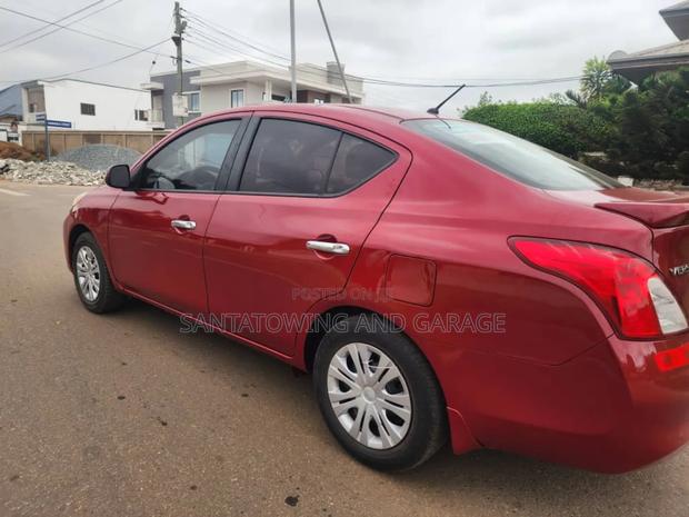 Nissan Versa 1.6 SV 2016 Red