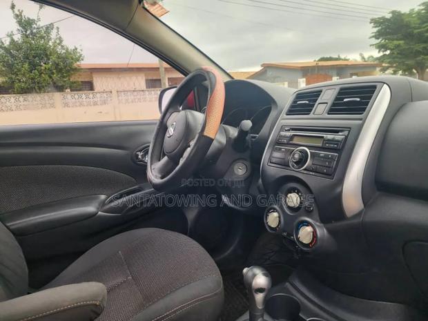 Nissan Versa 1.6 SV 2016 Red