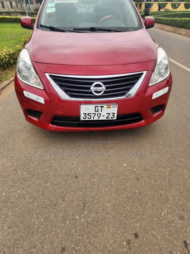 Nissan Versa 1.6 SV 2016 Red