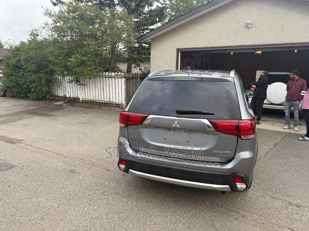 Mitsubishi Outlander 2.4 PHEV AWD 2017 Gray