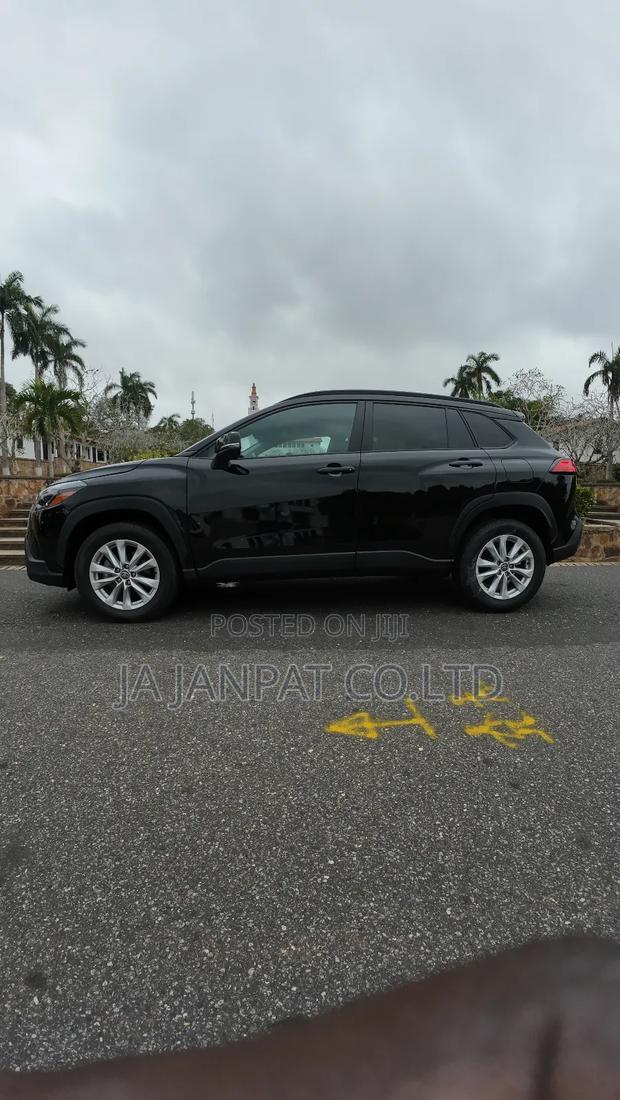 Toyota Corolla Cross LE 4WD 2024 Black