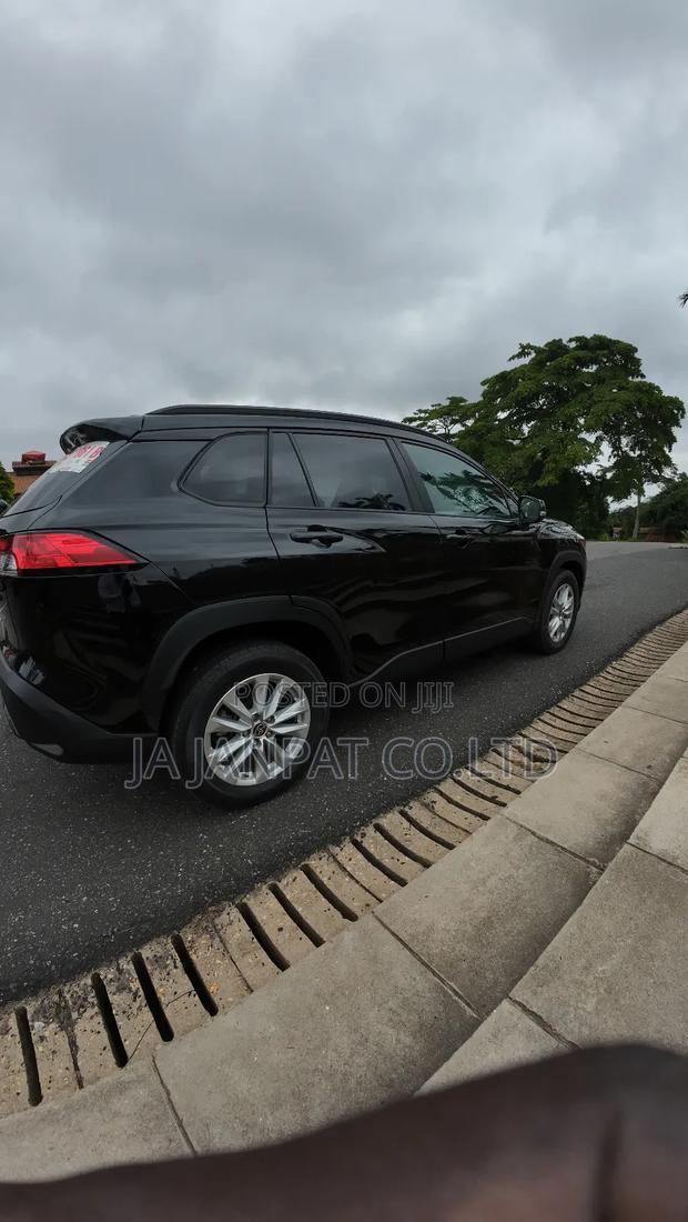 Toyota Corolla Cross LE 4WD 2024 Black