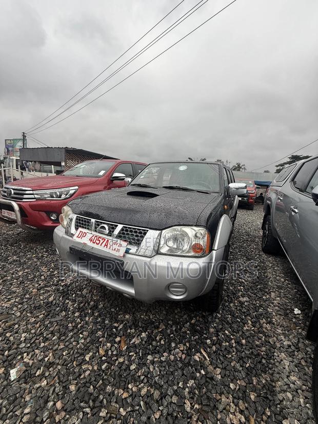 Nissan Navara 2.5 dCi 2010 Black