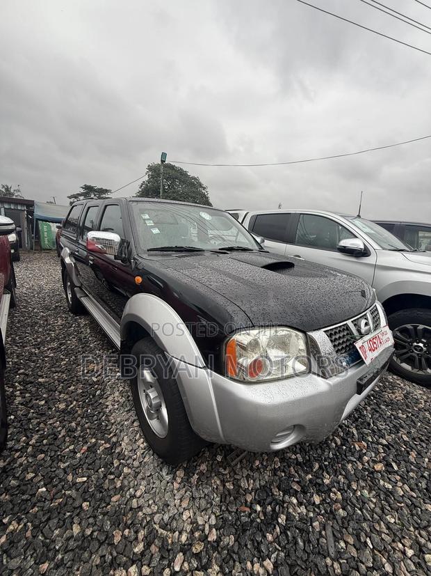 Nissan Navara 2.5 dCi 2010 Black
