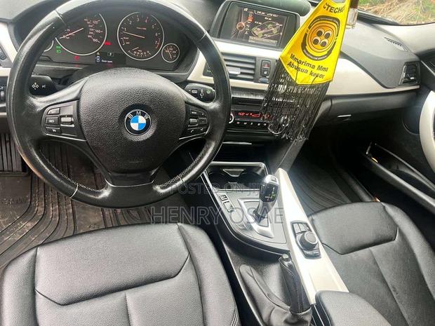 BMW 320i Sedan RWD 2015 Black