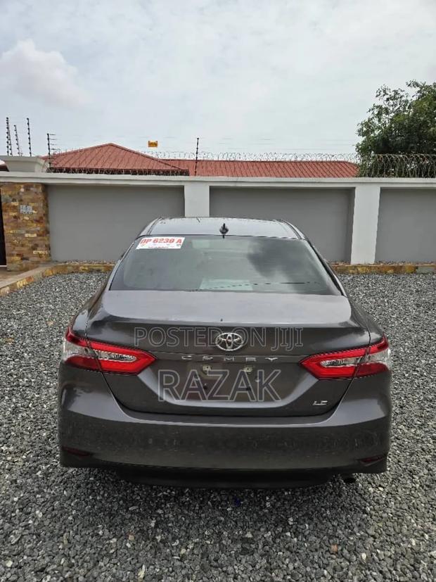 Toyota Camry 2019 Gray
