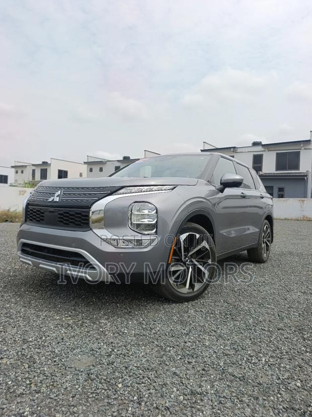 Mitsubishi Outlander SE 2022 Gray