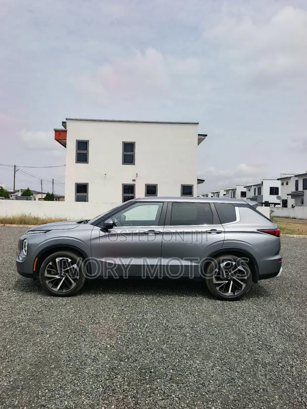 Mitsubishi Outlander SE 2022 Gray